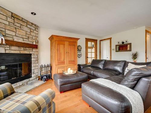 Living room - 219 Ch. Des Habitations-Des-Monts, Saint-Sauveur, QC - Indoor Photo Showing Living Room With Fireplace