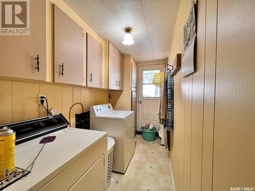 626 Little Quill Avenue, Wynyard, SK - Indoor Photo Showing Laundry Room