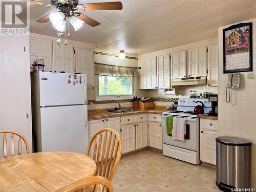 626 Little Quill Avenue, Wynyard, SK - Indoor Photo Showing Kitchen With Double Sink