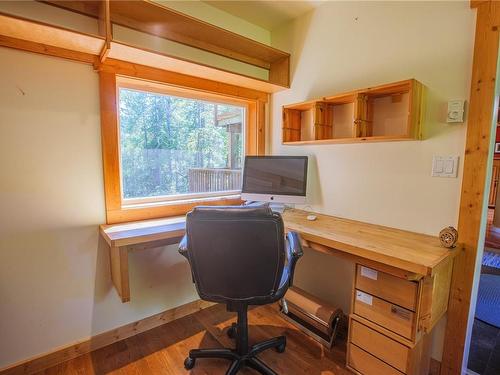 1252 Pacific Rim Hwy, Tofino, BC - Indoor Photo Showing Office