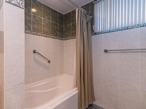 Salle de bains - 4960  - 4962 Boul. Notre-Dame, Laval (Chomedey), QC - Indoor Photo Showing Bathroom