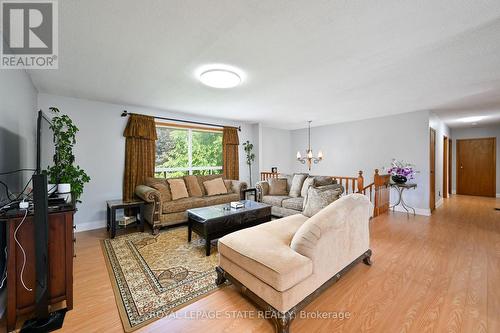 515 Brock Rd, Hamilton, ON - Indoor Photo Showing Living Room