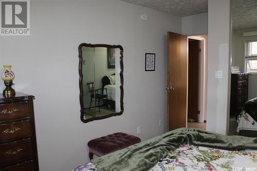 13 228 3Rd Street Ne, Weyburn, SK - Indoor Photo Showing Bedroom