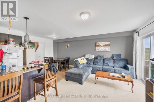 825 Cook Crescent, Shelburne, ON - Indoor Photo Showing Living Room