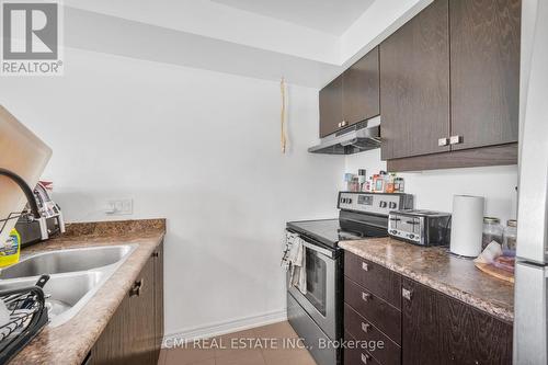 825 Cook Cres, Shelburne, ON - Indoor Photo Showing Kitchen With Double Sink