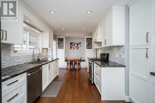 845 Smith Avenue, Coquitlam, BC - Indoor Photo Showing Kitchen With Upgraded Kitchen