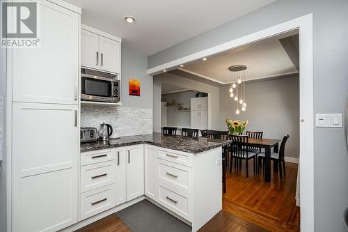 845 Smith Avenue, Coquitlam, BC - Indoor Photo Showing Kitchen