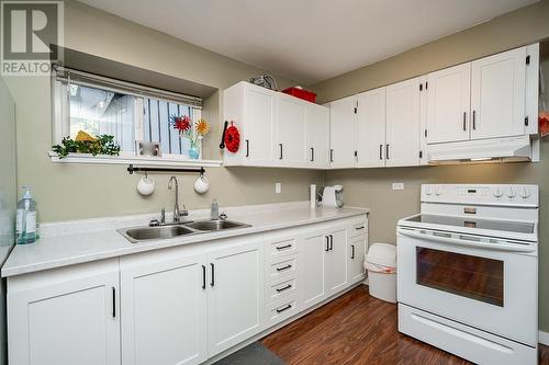 845 Smith Avenue, Coquitlam, BC - Indoor Photo Showing Kitchen With Double Sink