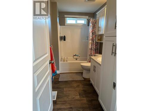 918 Sicamous Ave, Chase, BC - Indoor Photo Showing Bathroom