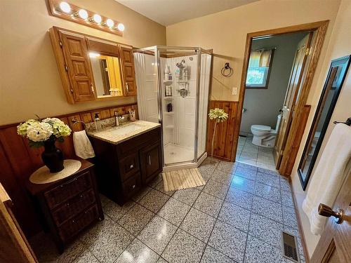 325 Boozhoo Avenue, Dryden, ON - Indoor Photo Showing Bathroom