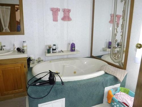 117 Zuke Road, Atikokan, ON - Indoor Photo Showing Bathroom