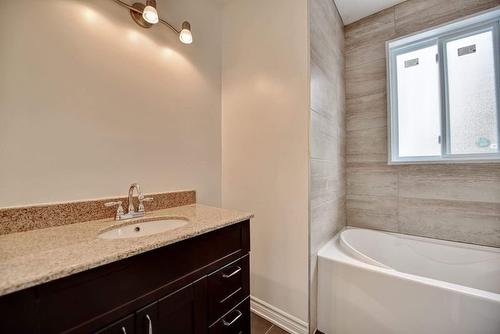 Salle de bains - 1210  - 1214 Rue Milton, Laval (Chomedey), QC - Indoor Photo Showing Bathroom