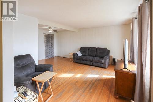1620 95 Avenue, Dawson Creek, BC - Indoor Photo Showing Living Room
