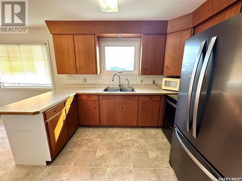 307 3Rd Avenue, Medstead, SK - Indoor Photo Showing Kitchen With Double Sink
