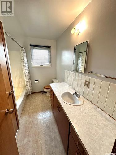 307 3Rd Avenue, Medstead, SK - Indoor Photo Showing Bathroom