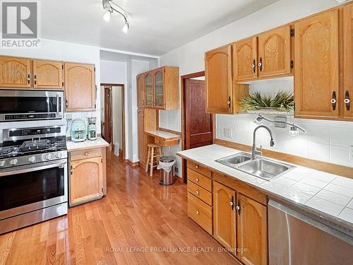 169 Albert St, Belleville, ON - Indoor Photo Showing Kitchen With Double Sink