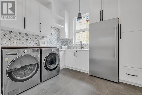 452 Knowles Road, Kelowna, BC - Indoor Photo Showing Laundry Room