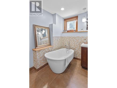 9419 3A Highway, Kuskanook, BC - Indoor Photo Showing Bathroom