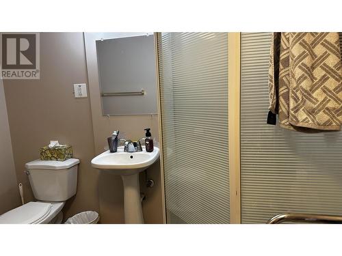 4633 Robson Avenue, Prince George, BC - Indoor Photo Showing Bathroom