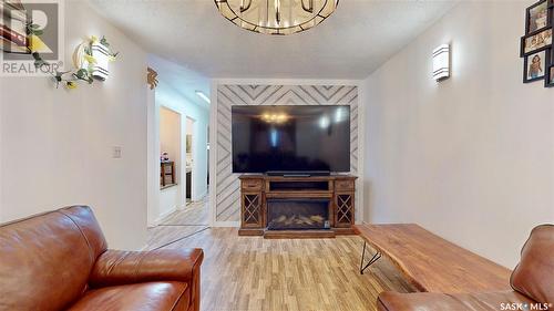 257 Halifax Street, Regina, SK - Indoor Photo Showing Living Room