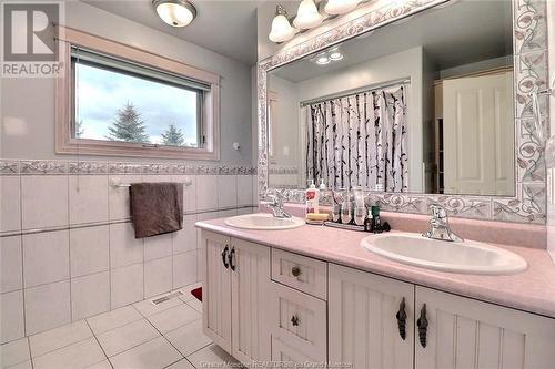 96 Congressional, Moncton, NB - Indoor Photo Showing Bathroom