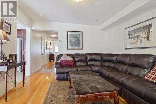 3064 Highvalley Rd, Oakville, ON - Indoor Photo Showing Living Room