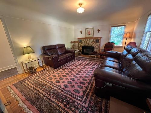 51 Kingsley Road, Christina Lake, BC - Indoor Photo Showing Living Room With Fireplace