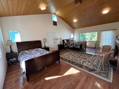 51 Kingsley Road, Christina Lake, BC - Indoor Photo Showing Bedroom