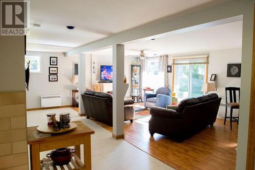 329 Lakeshore Road, Mindemoya, ON - Indoor Photo Showing Living Room