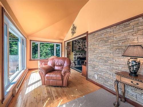 Living room - 1914 Ch. De La Gare, Val-Morin, QC - Indoor With Fireplace