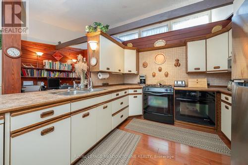 216 Ballinafad Rd, Caledon, ON - Indoor Photo Showing Kitchen With Double Sink