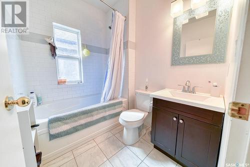 2202 Osler Street, Regina, SK - Indoor Photo Showing Bathroom