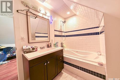 2202 Osler Street, Regina, SK - Indoor Photo Showing Bathroom
