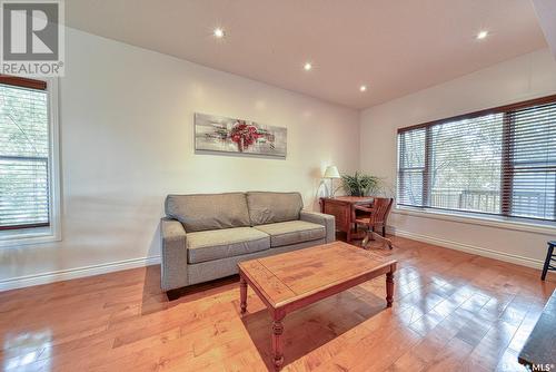 2202 Osler Street, Regina, SK - Indoor Photo Showing Living Room