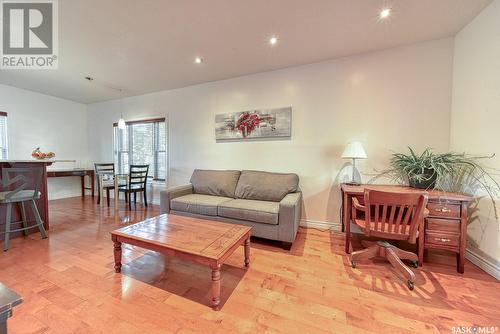 2202 Osler Street, Regina, SK - Indoor Photo Showing Living Room