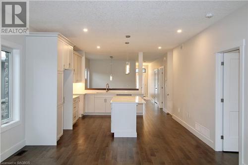 612 25Th Avenue, Hanover, ON - Indoor Photo Showing Kitchen