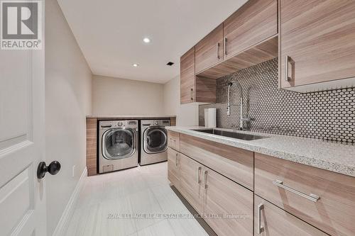 2259 Wuthering Heights Way, Oakville, ON - Indoor Photo Showing Laundry Room