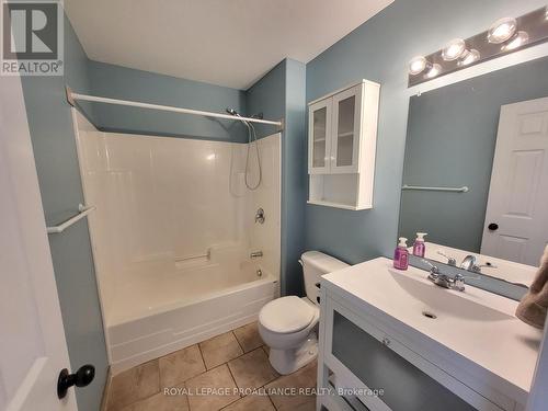 #18 -35 Albion St, Belleville, ON - Indoor Photo Showing Bathroom