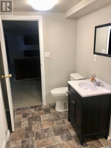 1110 Chaplin Street E, Swift Current, SK - Indoor Photo Showing Bathroom