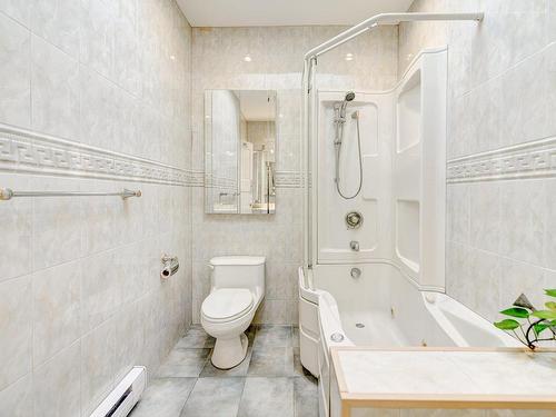 Bathroom - 4157 Av. West Hill, Montréal (Côte-Des-Neiges/Notre-Dame-De-Grâce), QC - Indoor Photo Showing Bathroom