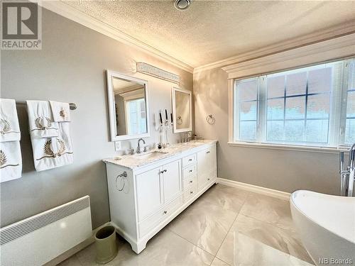 699 St-Pierre O Street, Caraquet, NB - Indoor Photo Showing Bathroom
