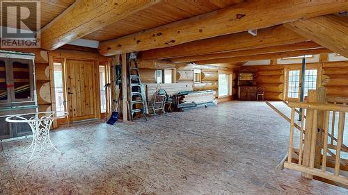 9502 Taylor Avenue, Hudsons Hope, BC - Indoor Photo Showing Other Room