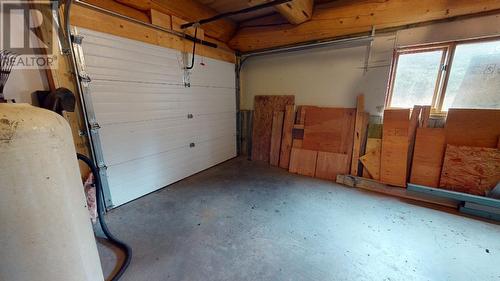 9502 Taylor Avenue, Hudsons Hope, BC - Indoor Photo Showing Garage