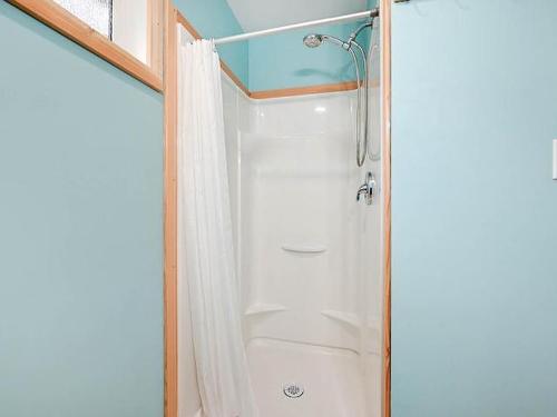 644 Grouse Creek Road, Clearwater, BC - Indoor Photo Showing Bathroom