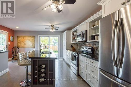 257 Albert St, Belleville, ON - Indoor Photo Showing Kitchen With Upgraded Kitchen