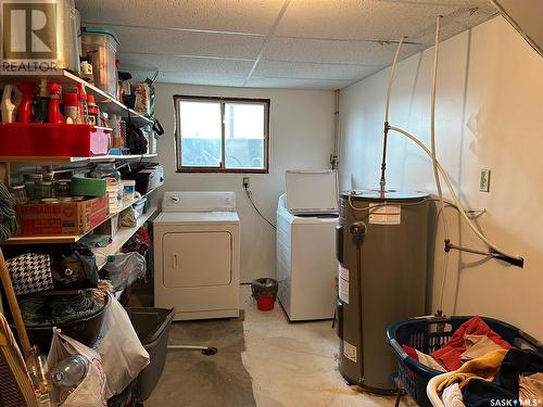 238 Young Street, Bienfait, SK - Indoor Photo Showing Laundry Room