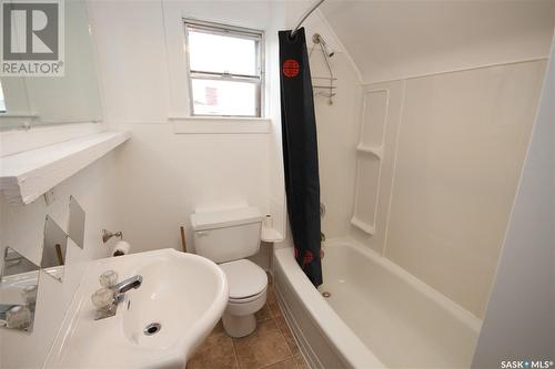 991 107Th Street, North Battleford, SK - Indoor Photo Showing Bathroom