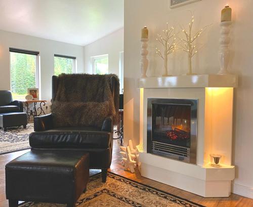 2505 Barley Road, Rossland, BC - Indoor Photo Showing Living Room With Fireplace