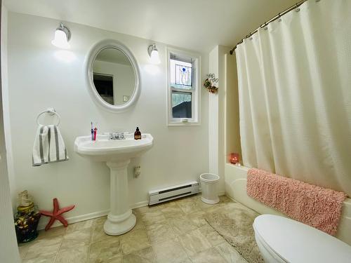 2505 Barley Road, Rossland, BC - Indoor Photo Showing Bathroom