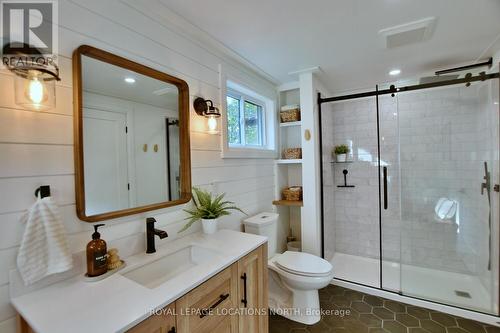 118 Wards Rd, Blue Mountains, ON - Indoor Photo Showing Bathroom